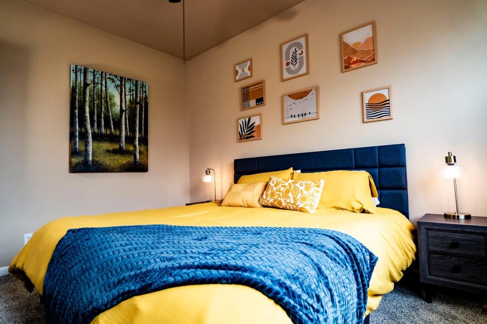 Bed, Photo of the whole room, Bedroom
