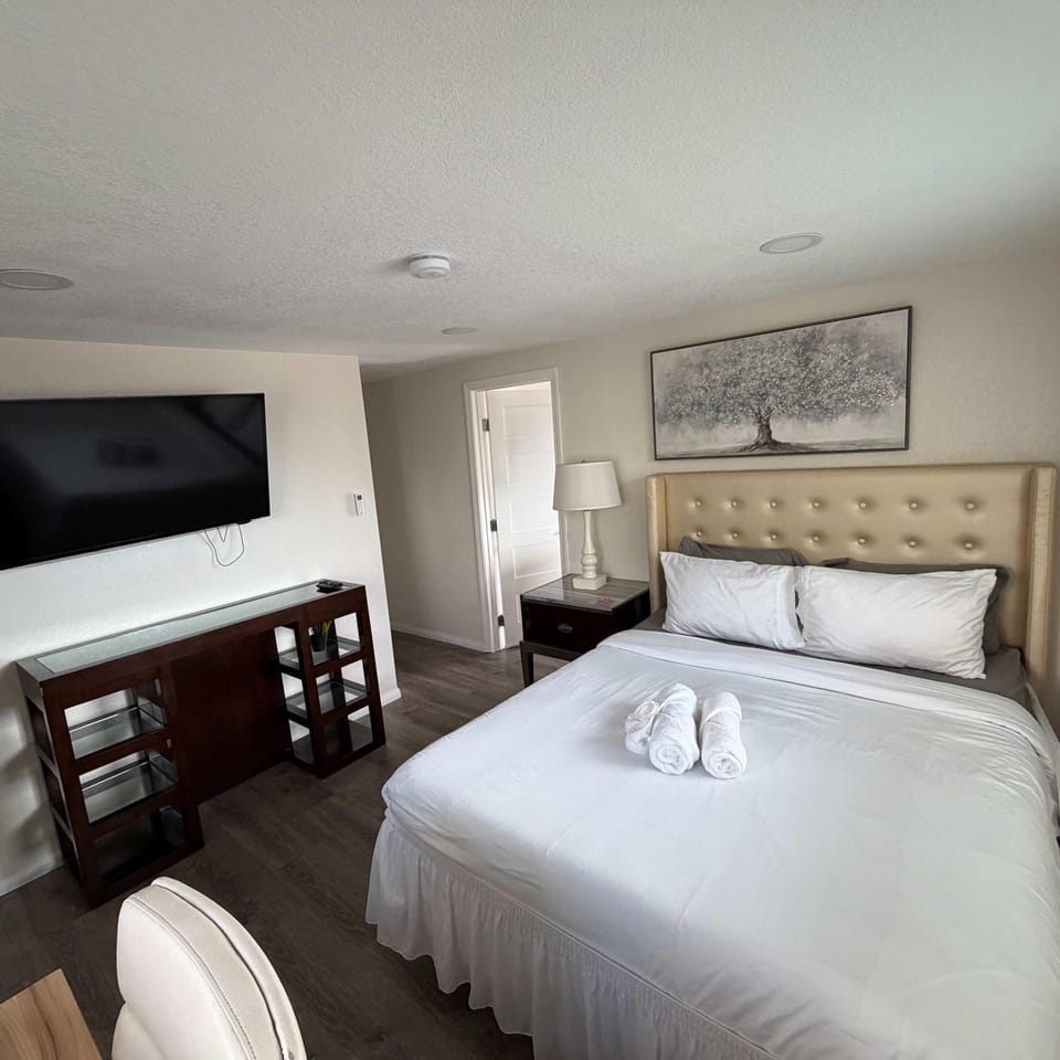Suite Steps to San Diego Top Spots House in San Diego