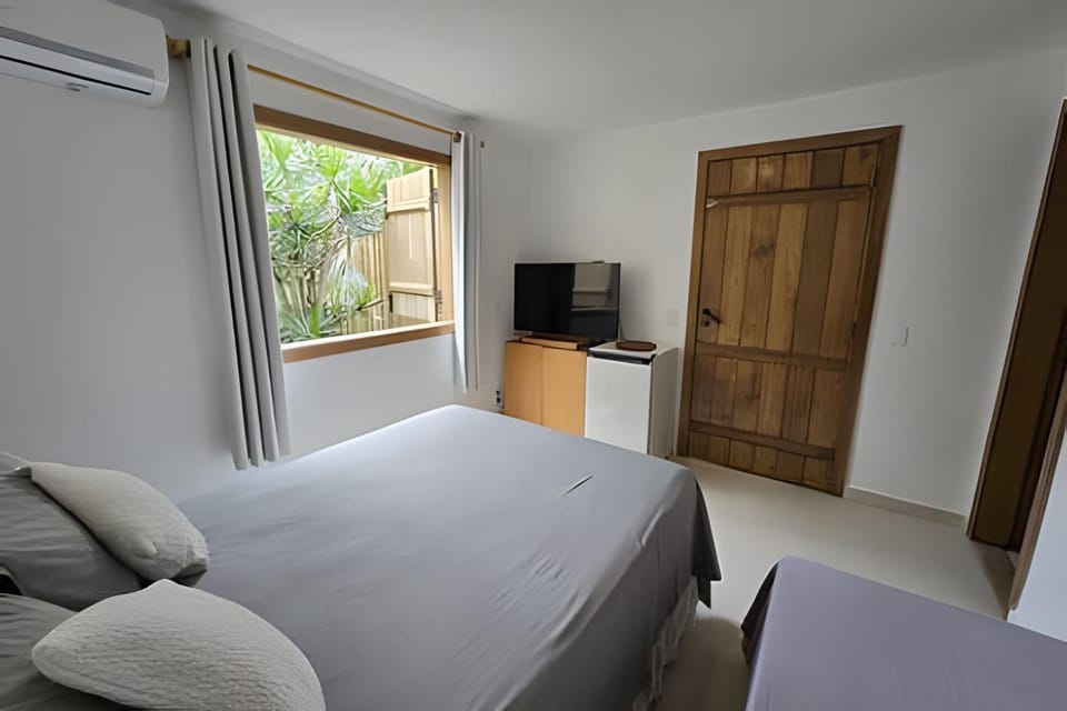 Bed, TV and multimedia, Garden view