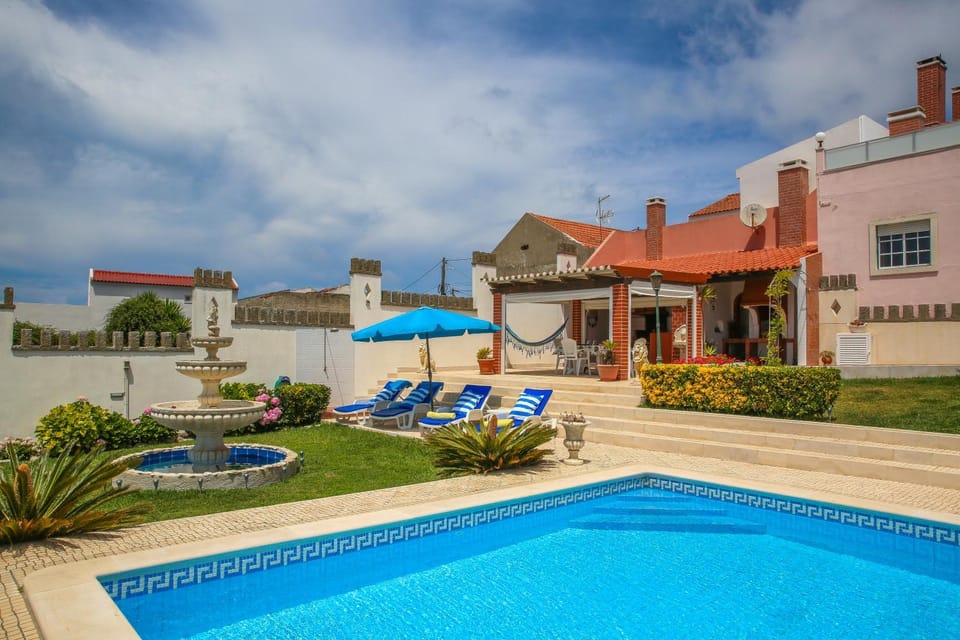 Property building, Patio, Garden, Garden view, Pool view, Swimming pool, sunbed