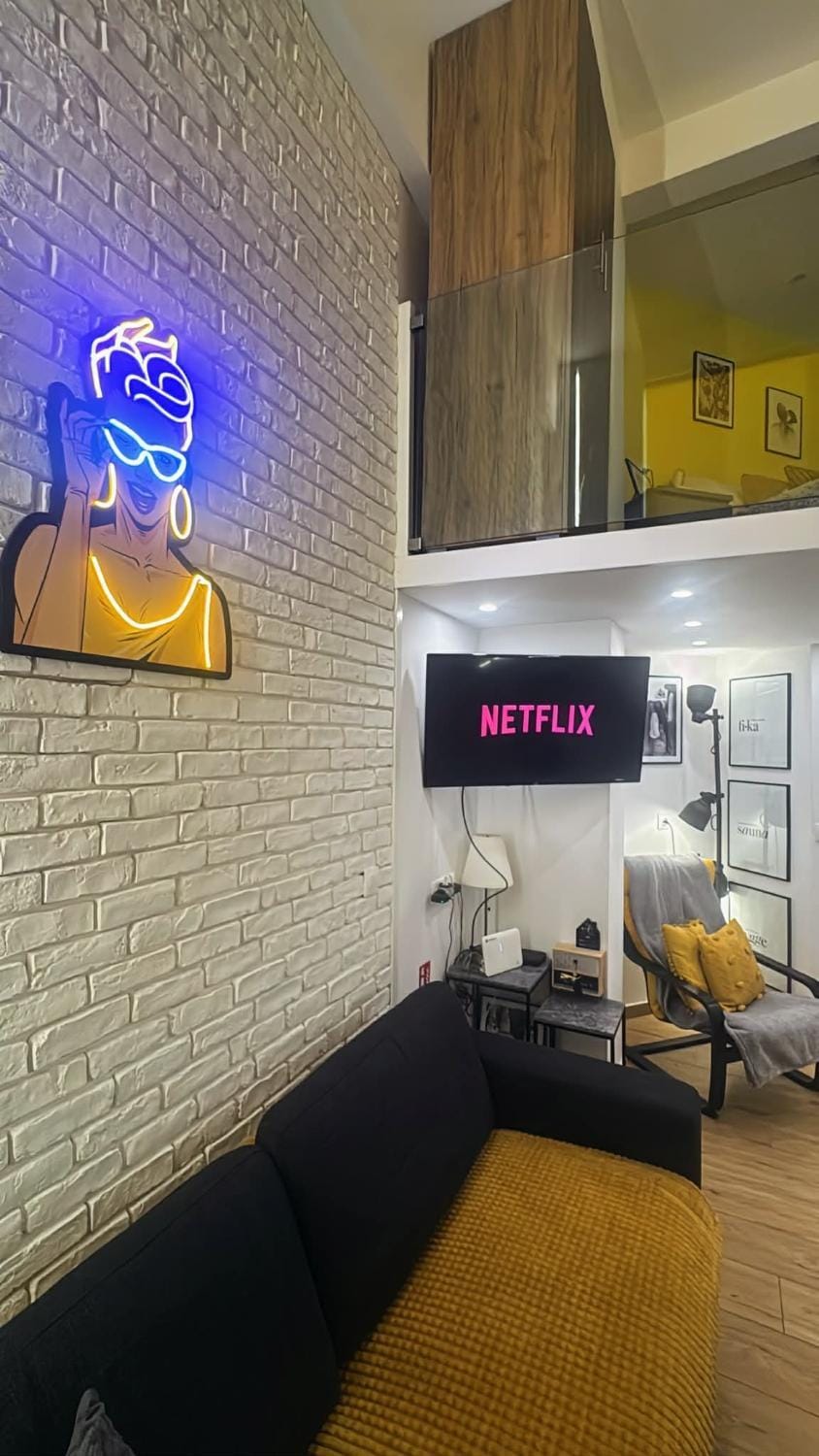 Yellow Skg City Loft Apartment in Thessaloniki