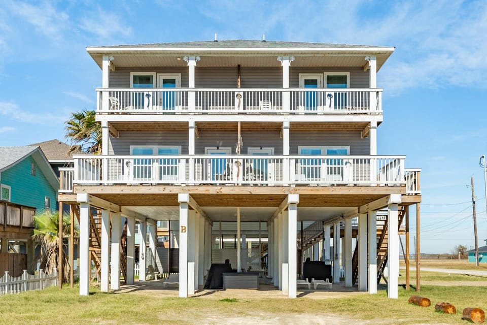 Steps to the Beach House in Surfside Beach