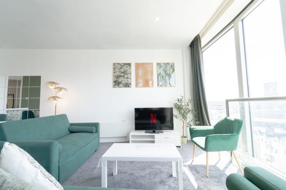 THE OLIVE SUITE At The Rotunda Apartment in Birmingham
