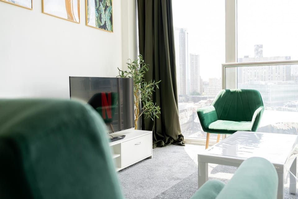 THE OLIVE SUITE At The Rotunda Apartment in Birmingham