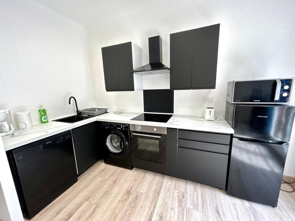 Kitchen or kitchenette, dishwasher, oven, stove