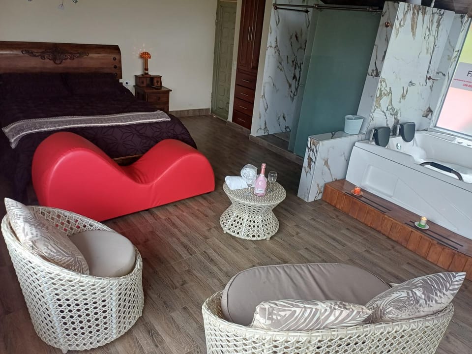 Finca alto Bonito Jacuzzi Piscina y WiFi House in Cundinamarca, Colombia
