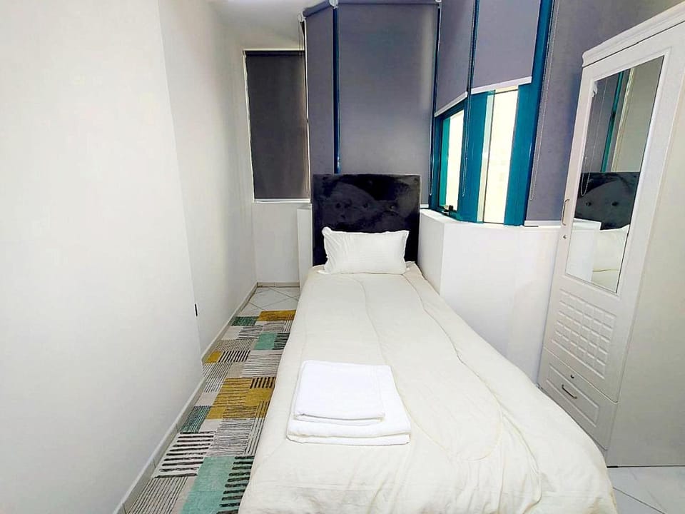 Bed, Bedroom, towels, wardrobe