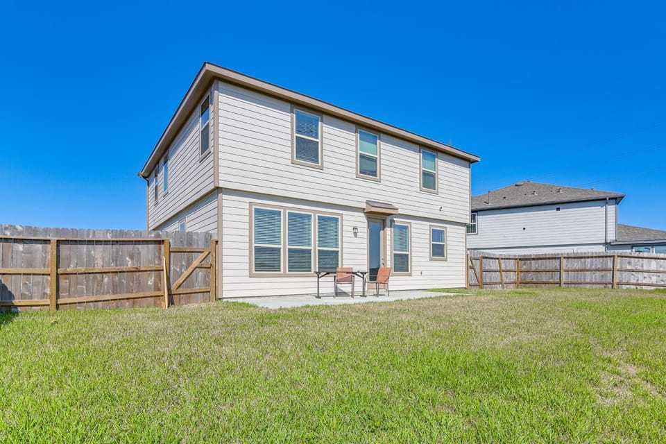 11 Mi to Beach La Marque Home with Patio! House in La Marque