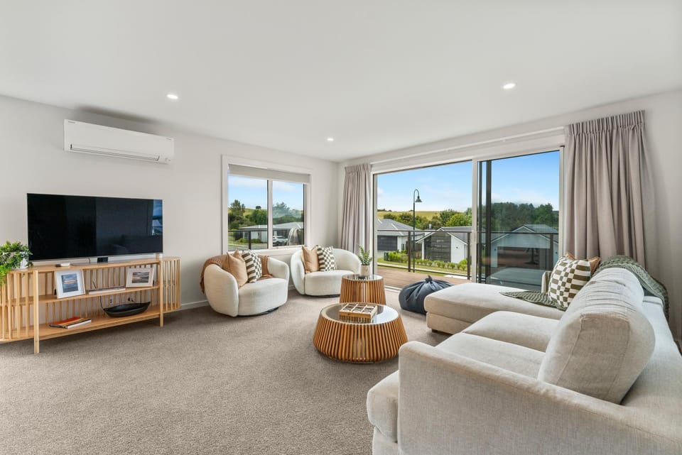 TV and multimedia, Living room, Seating area