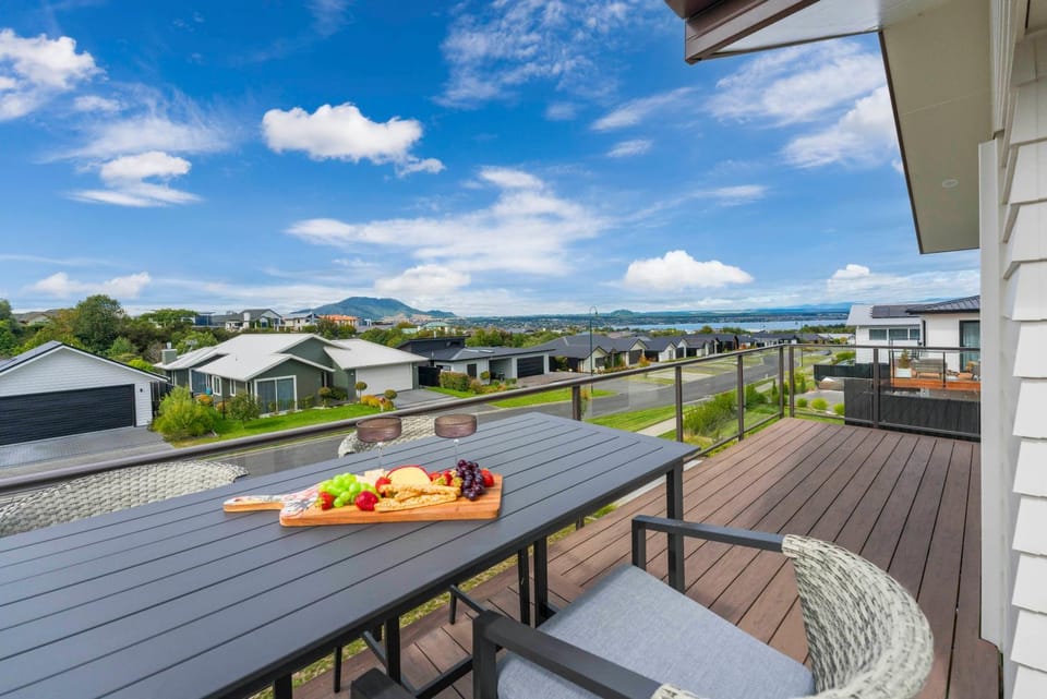 Day, Natural landscape, View (from property/room), Balcony/Terrace, Dining area, Mountain view