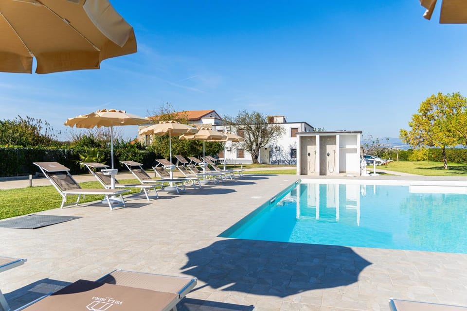 Property building, Garden, Pool view, Swimming pool, sunbed