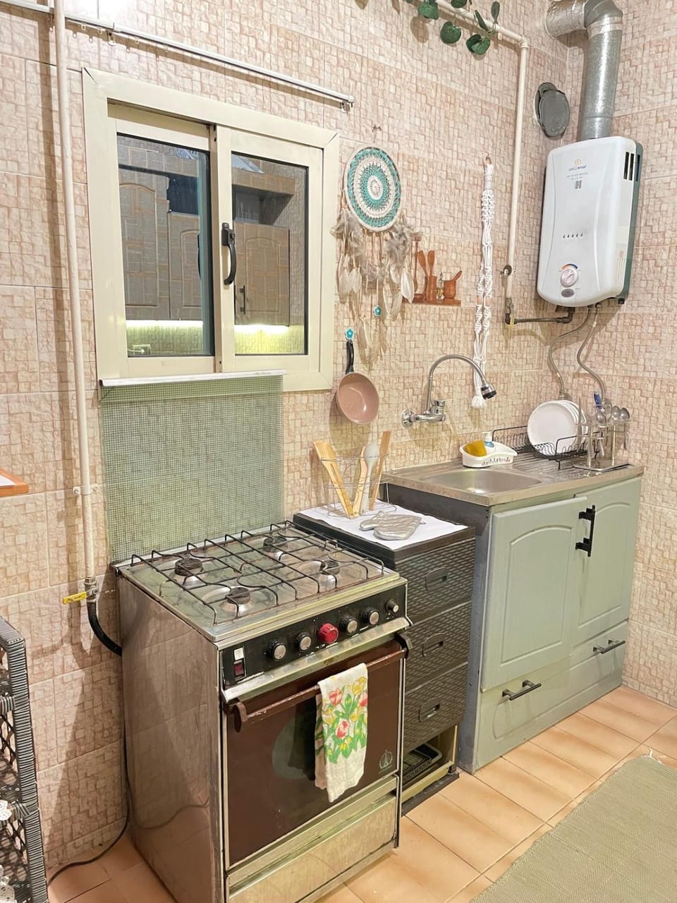 Kitchen or kitchenette, oven