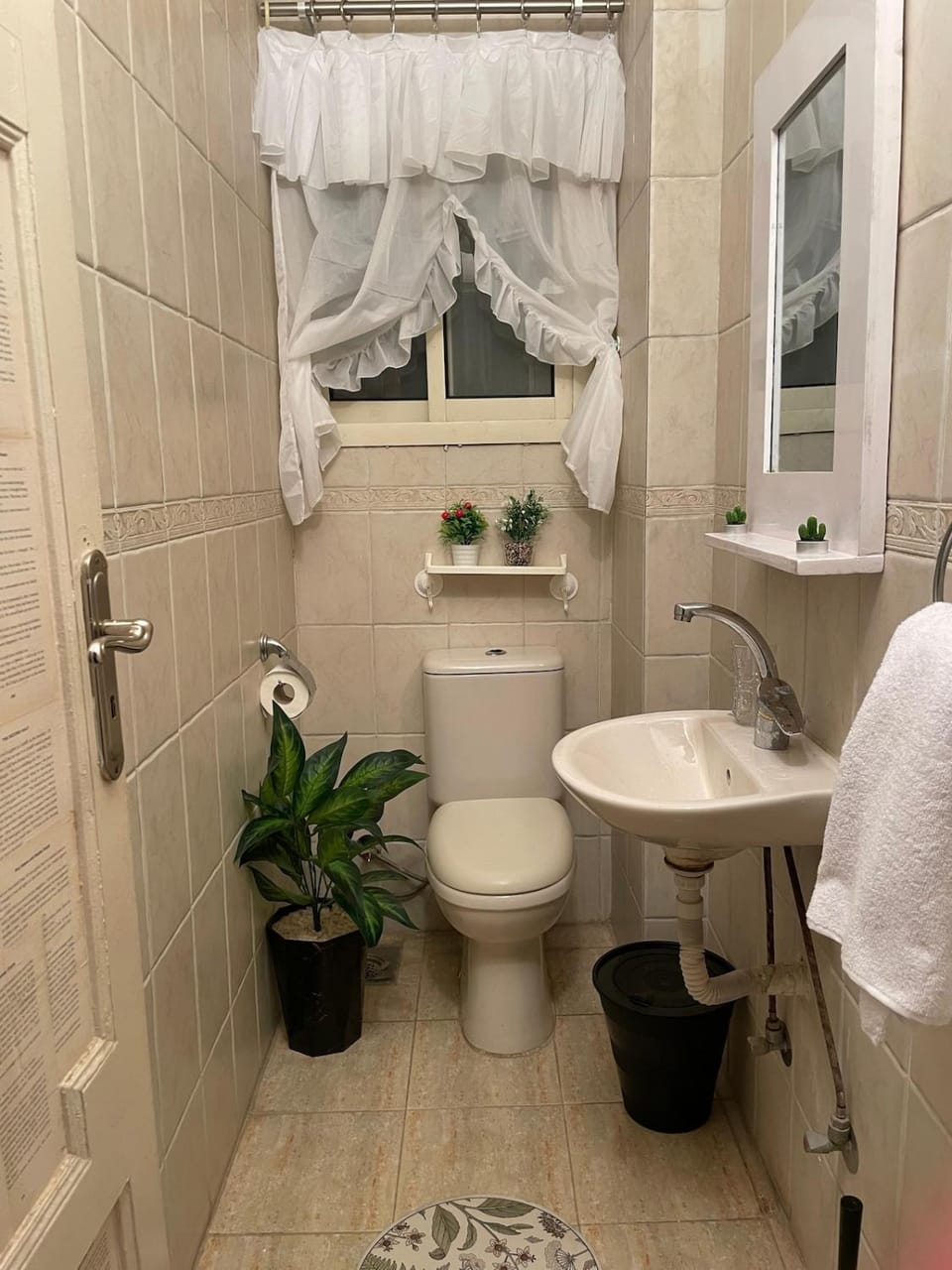 Bathroom, bidet, towels