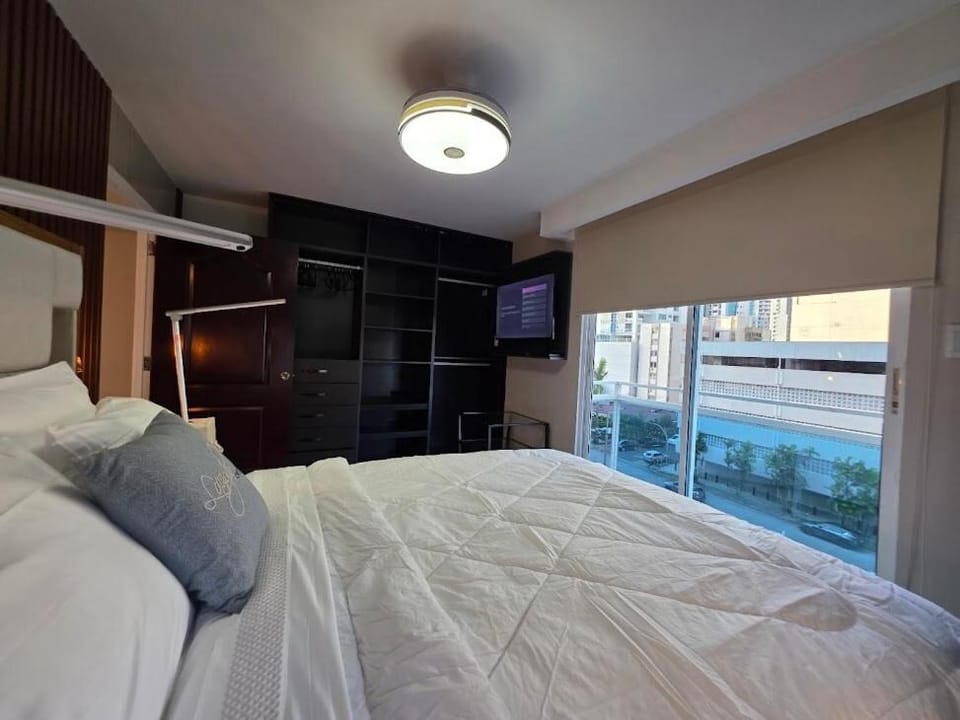 Beautiful and spacious apt in Cinta Costera N#10 Apartment in Panama City, Panama