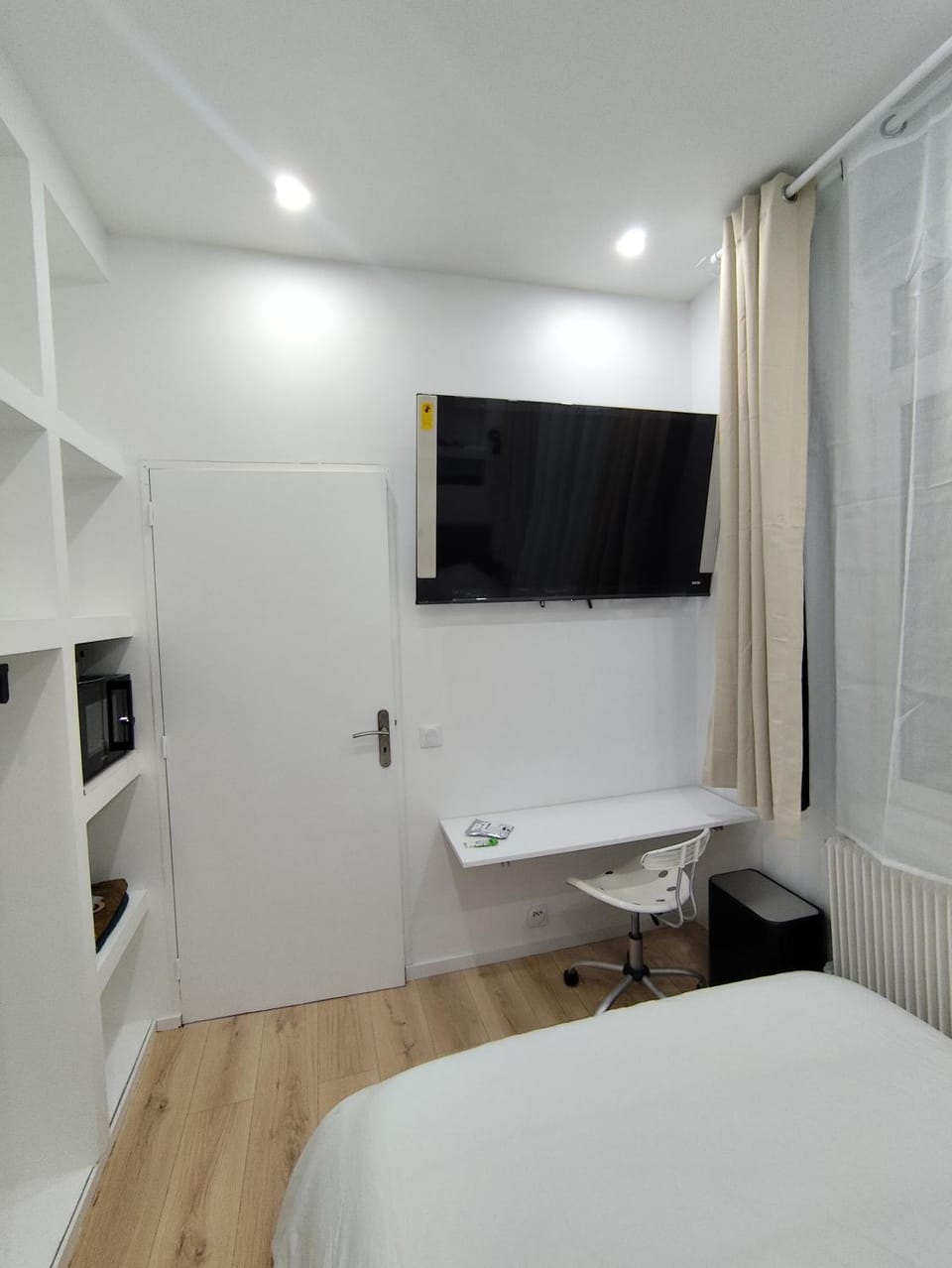 Private bedroom with private bathroom Vacation rental in Lille