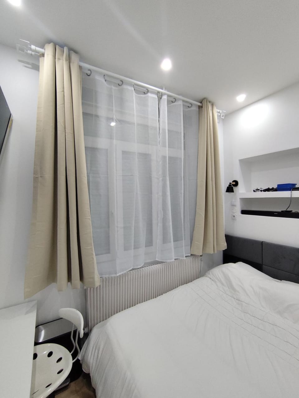 Private bedroom with private bathroom Vacation rental in Lille