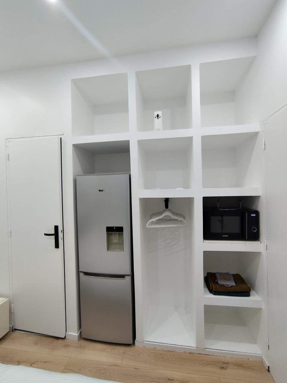Private bedroom with private bathroom Vacation rental in Lille