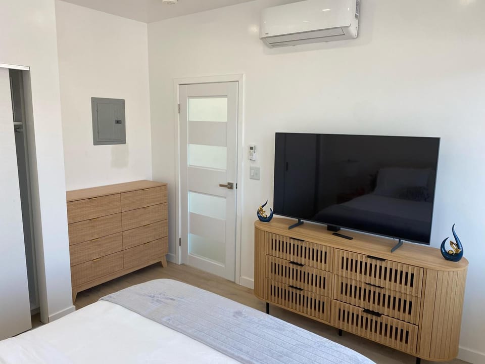 Pacific Coast Suites - Oceanfront Living Apartment hotel in Pacific Palisades
