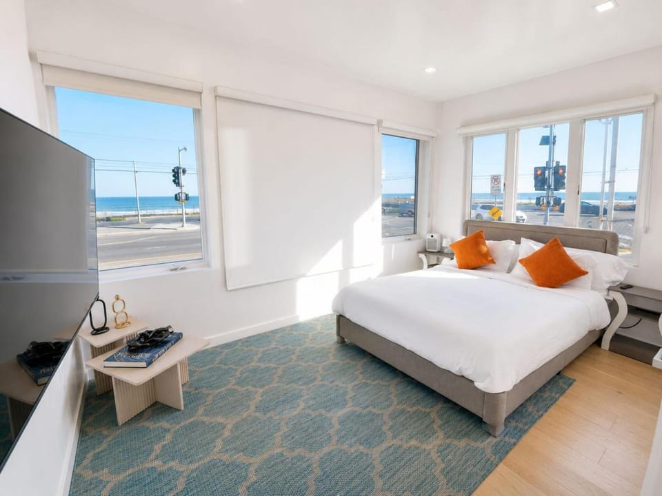Pacific Coast Suites - Oceanfront Living Apartment hotel in Pacific Palisades