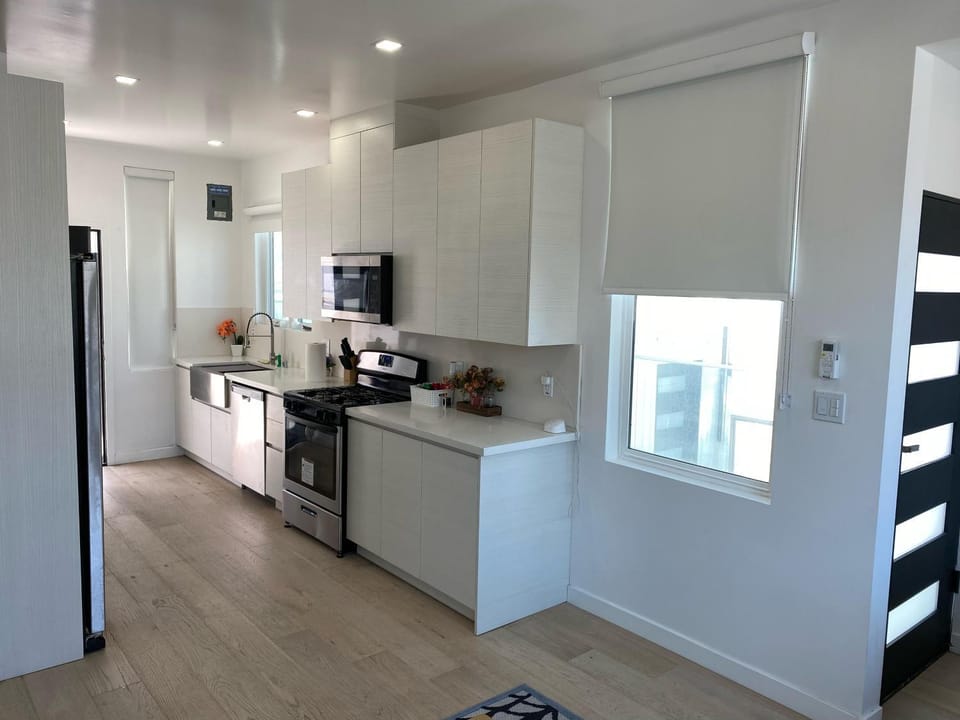 Pacific Coast Suites - Oceanfront Living Apartment hotel in Pacific Palisades