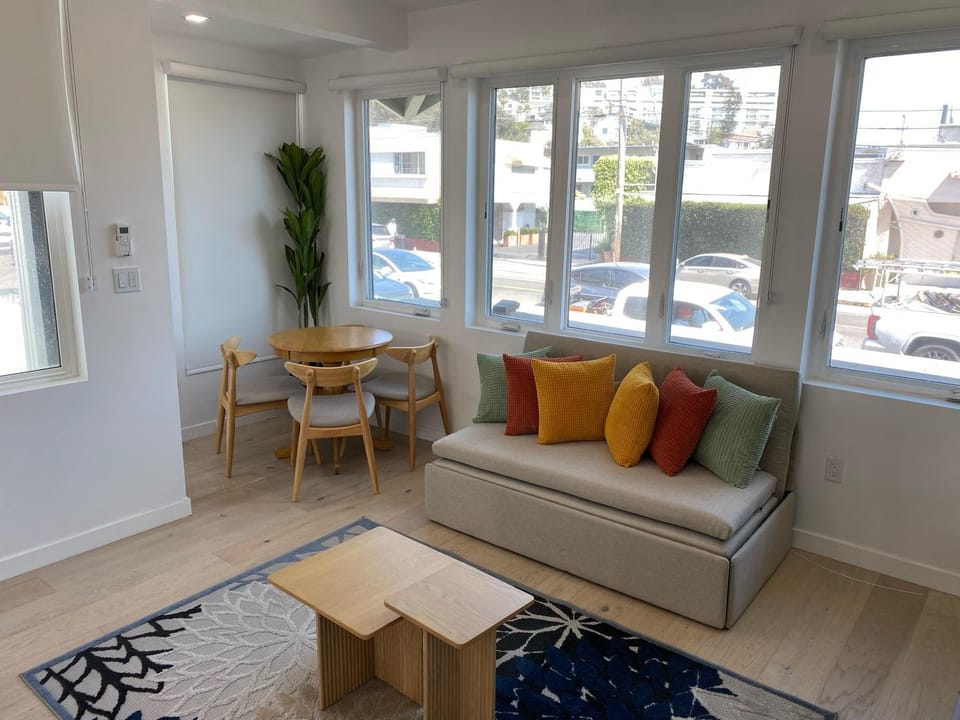 Pacific Coast Suites - Oceanfront Living Apartment hotel in Pacific Palisades