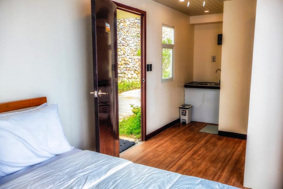 Bed, Kitchen or kitchenette, Bedroom