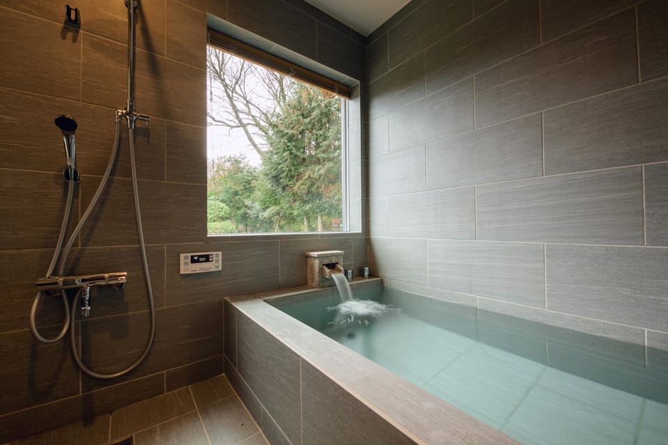 Hot Spring Bath, Bathroom