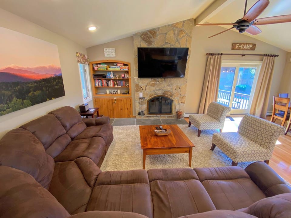 FC29 Slopeside Bretton Woods Resort cottage with upscale stylings cozy decor tons of space AC House in Carroll