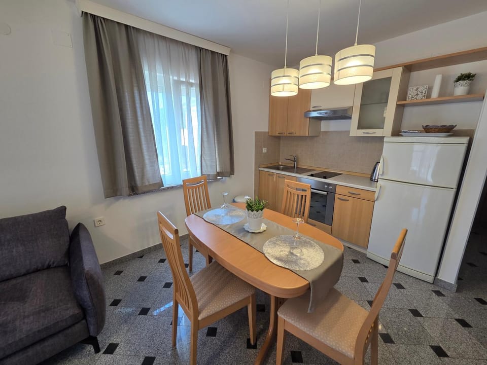 Kitchen or kitchenette, Living room, Dining area