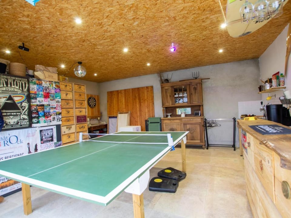 Maison spacieuse à Château-l'Évêque avec 5 chambres et salle de jeux - FR-1-616-471 House in Nouvelle-Aquitaine