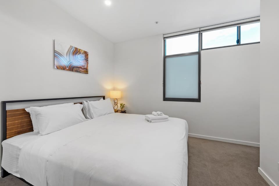 King Bed, Car Park and Gorgeous City & River Views Apartment in Brisbane City