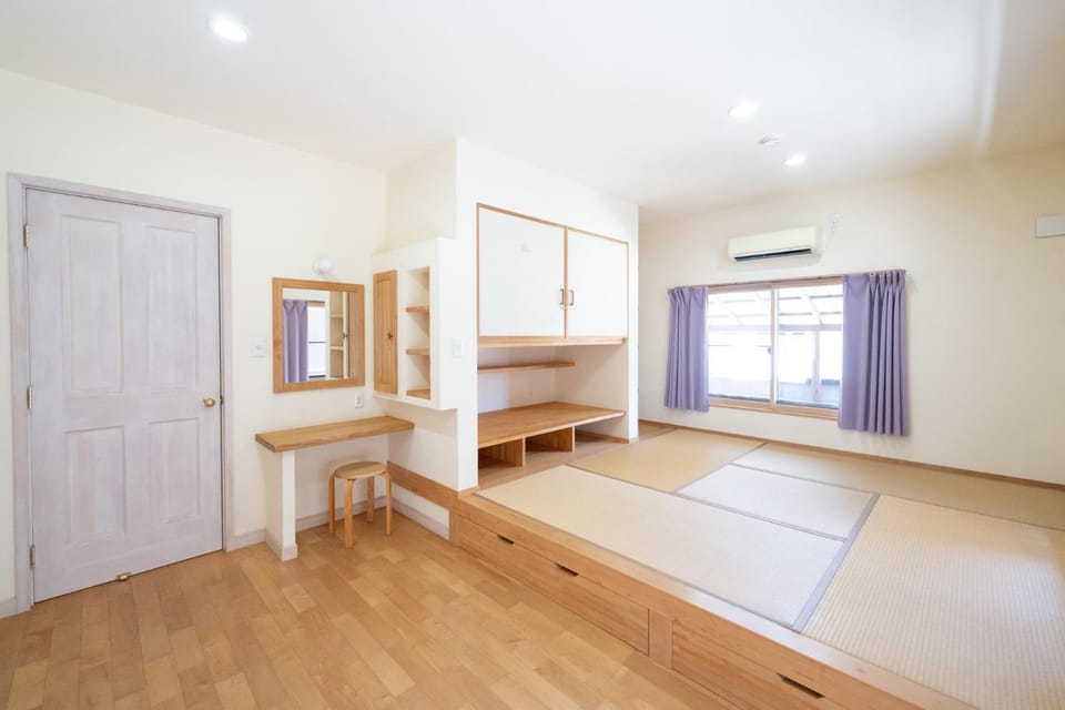 Photo of the whole room, Bedroom