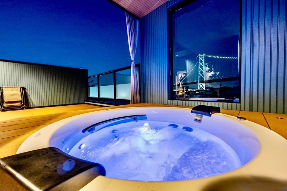 Night, Hot Tub