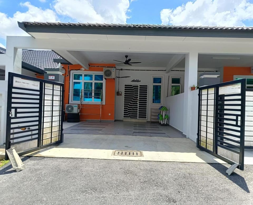Zaffienadh Homestay Bahau House in Bahau