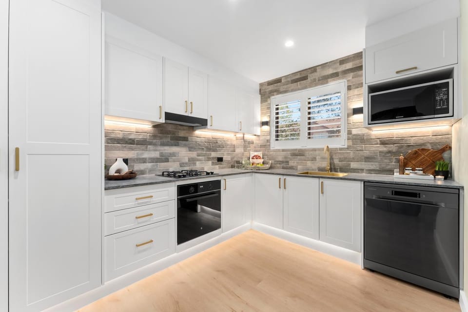 Coffee/tea facilities, Kitchen or kitchenette, dishwasher, internet, internet, oven, stove, kitchen, kitchen