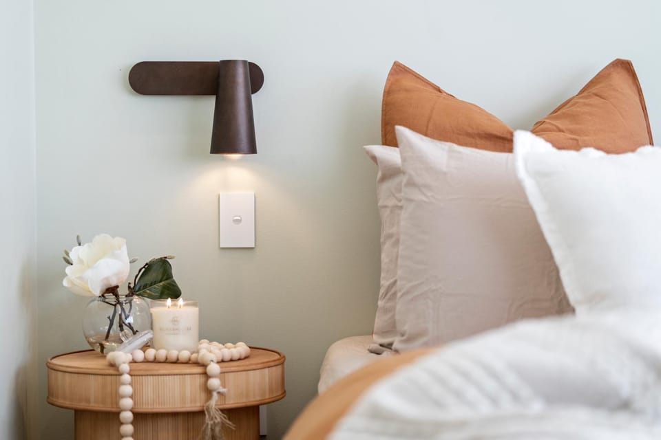 Bed, Decorative detail, Bedroom, internet, internet, towels, towels