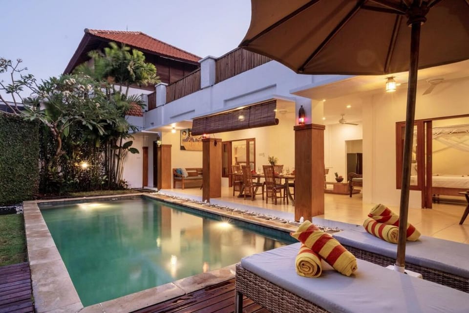 Property building, Pool view, Swimming pool, sunbed