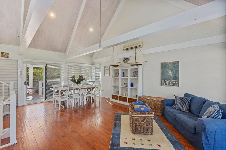 Living room, Photo of the whole room, Seating area, Dining area