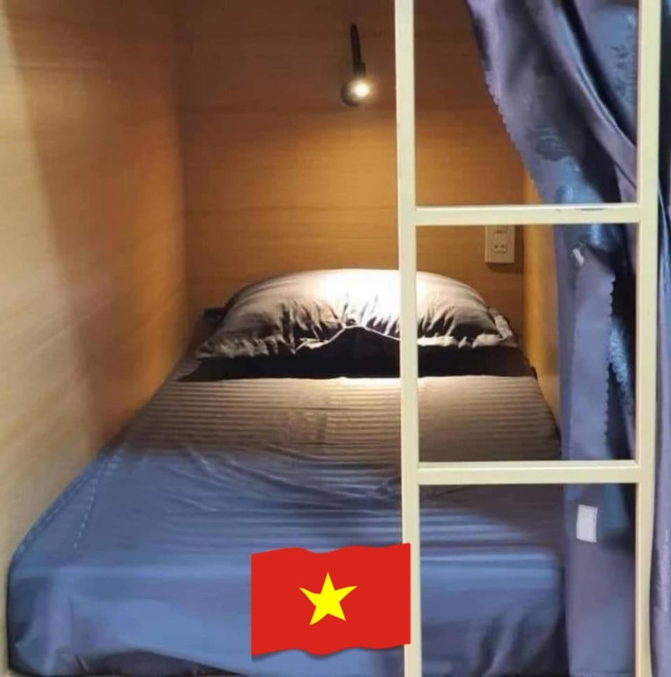 Home 33 Capsule hotel in Laos