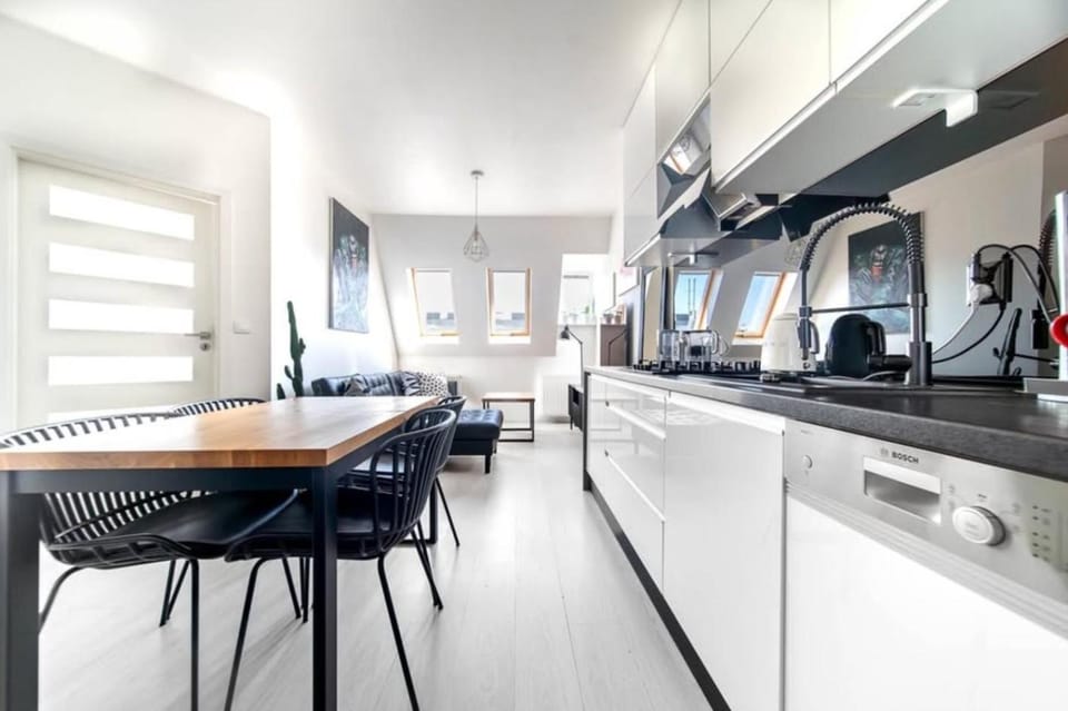 Dining area, dishwasher