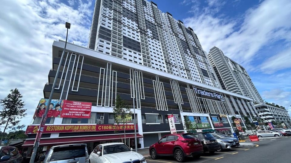 Cozy black 3 bedroom , wifi , TVBox Apartment in Negeri Sembilan, Malaysia