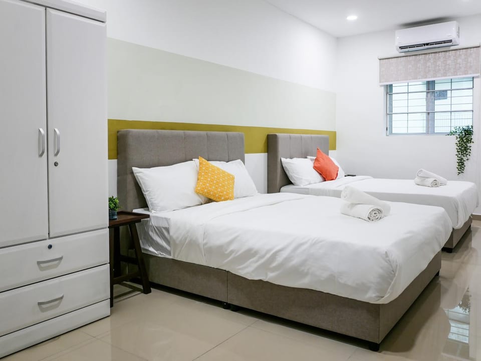 Bed, Photo of the whole room, Bedroom, towels, wardrobe, air conditioner
