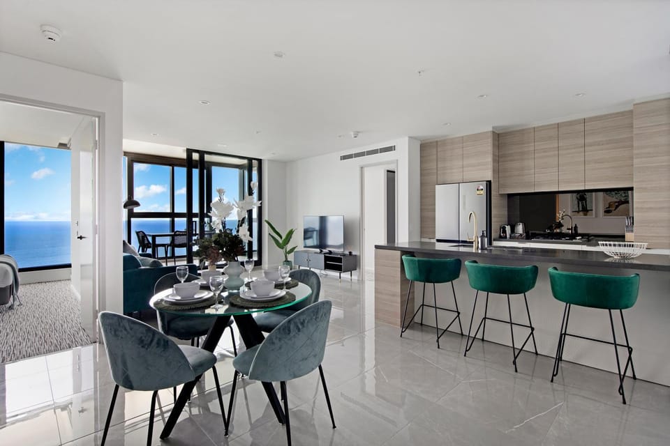 TV and multimedia, Kitchen or kitchenette, Living room, Seating area, Dining area