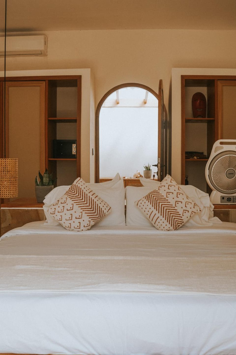 Photo of the whole room, Bedroom