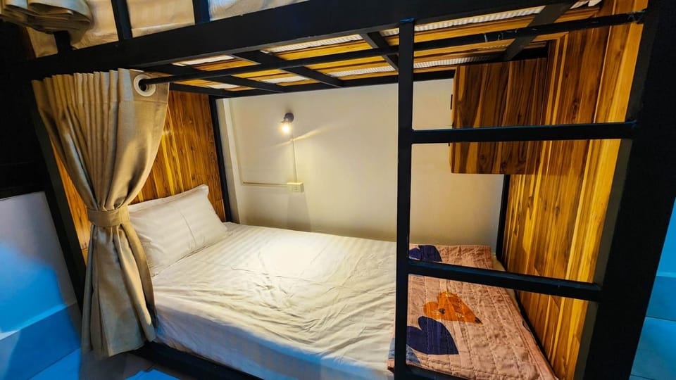 Bed, bunk bed