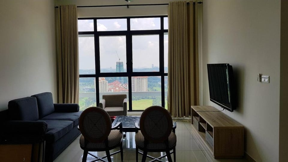 Alyssa Conezion Suite Golf View 3R near IOI City Apartment in Putrajaya