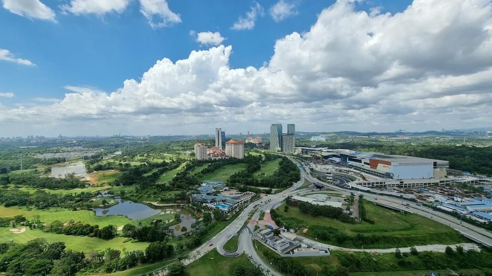 Alyssa Conezion Suite Golf View 3R near IOI City Apartment in Putrajaya