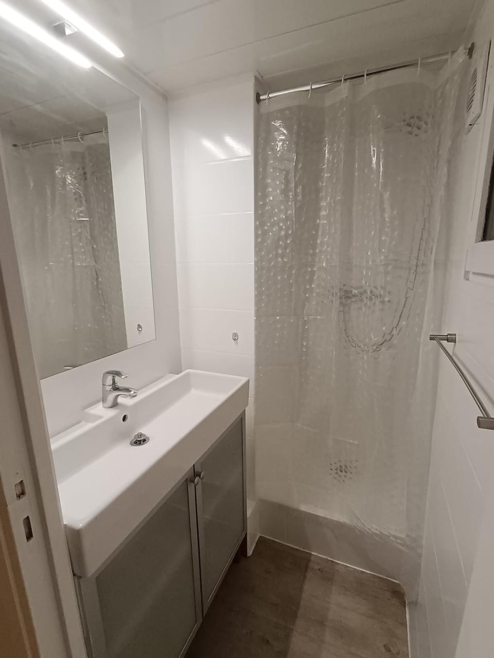 Shower, Bathroom, towels