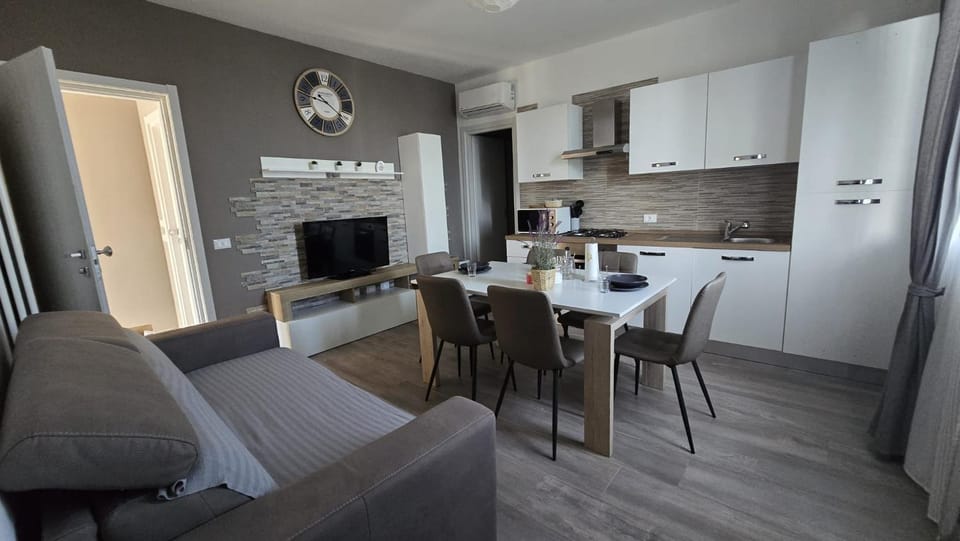 TV and multimedia, Kitchen or kitchenette, Living room, Seating area, Dining area, oven, pet friendly, stove