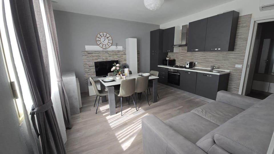 Kitchen or kitchenette, Living room, Seating area, kitchen